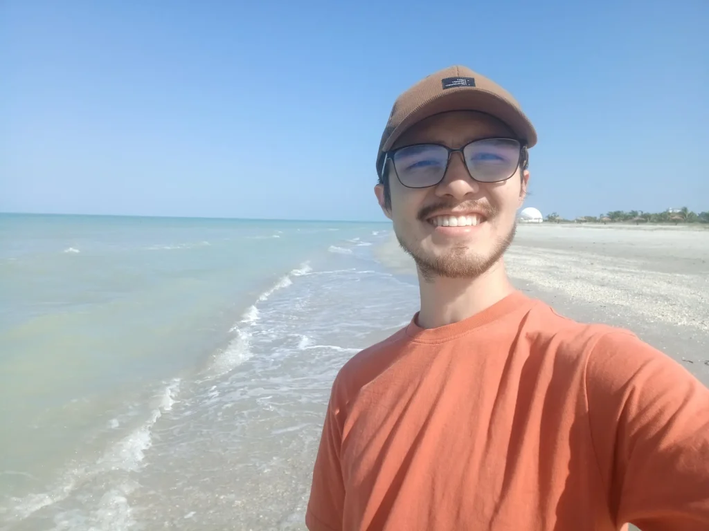 Imagen de Eduardo Loza en la Playa Norte en Ciudad del Carmen